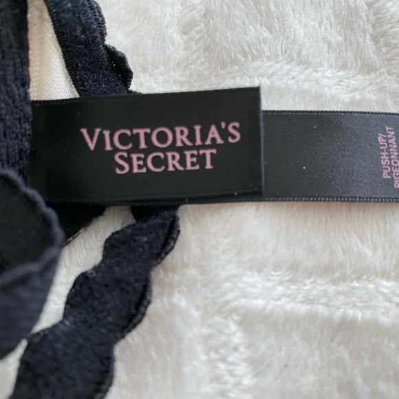 Gently Used Victoria’s Secret Size 34D Cage Style bra - Picture 6 of 6